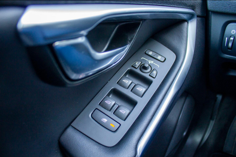 Volvo V40 2.0 D3 Business Sport | Prijs incl. 12 mnd garantie | 16"LMV Navi Camera Bluetooth Stoelverwarming Trekhaak