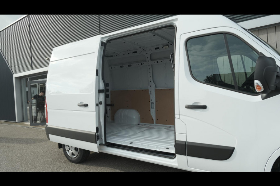 Renault Master T33 2.3 dCi 135 L2H2 Comfort | Direct Leverbaar | Navigatie | Parkeersensoren | Airco | Cruise Control