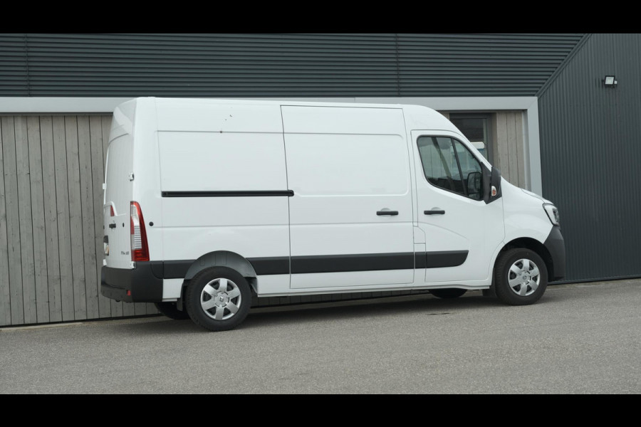 Renault Master T33 2.3 dCi 135 L2H2 Comfort | Direct Leverbaar | Navigatie | Parkeersensoren | Airco | Cruise Control