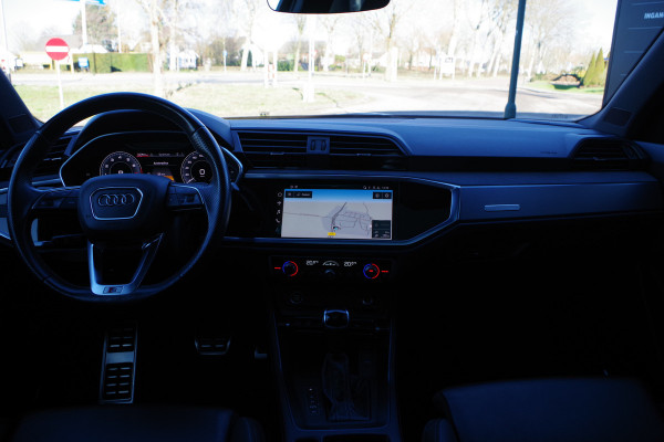 Audi Q3 45 TFSI e 245 PK S-Line Edition, Panoramadak, B&O Sound, DCC, Sfeerverlichting, Matrix LED, Keyless