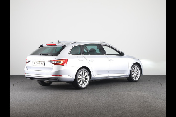 Škoda Superb Combi 1.4 TSI iV Business Edition 218 pk Automaat (DSG) | Navigatie | Trekhaak (wegklapbaar) | Parkeersensoren | Achteruitrijcamera | Stoelverwarming |