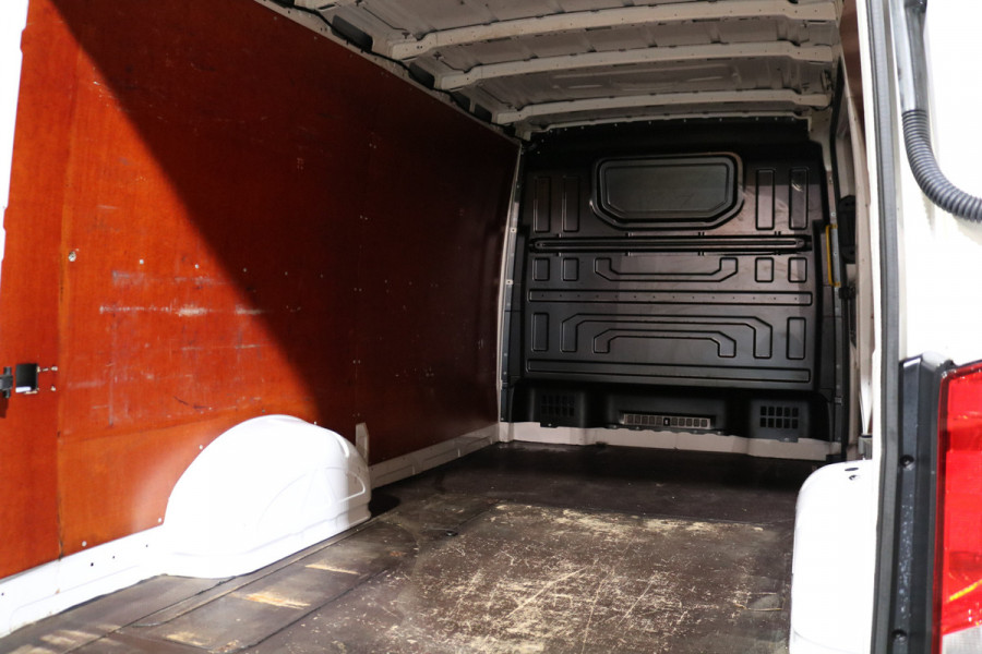 Volkswagen Crafter 2.0 TDI L3 H2 Airco Navigatie Imperiaal Trap Trekhaak