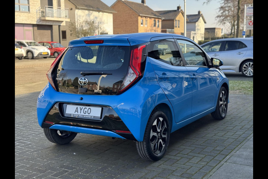 Toyota Aygo 1.0 VVT-i x-joy | Apple carplay/Android auto, Lichtmetalen velgen, Airco, Bluetooth, Stuurbediening