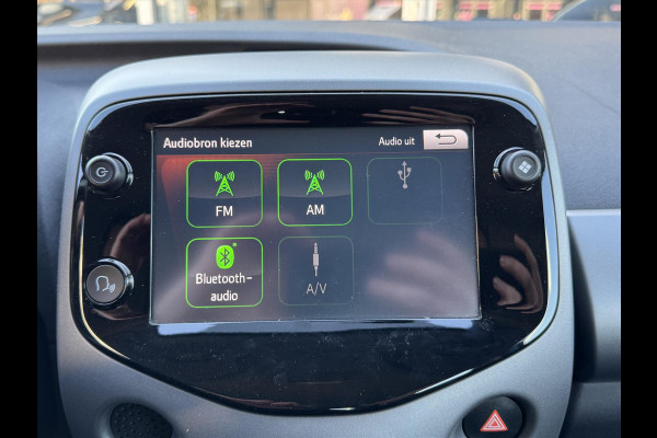 Toyota Aygo 1.0 VVT-i x-joy | Apple carplay/Android auto, Lichtmetalen velgen, Airco, Bluetooth, Stuurbediening