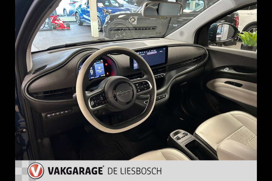 Fiat 500 La Prima 42 kWh / 120pk / Navigatie / Panorama-dak / Leder / camera