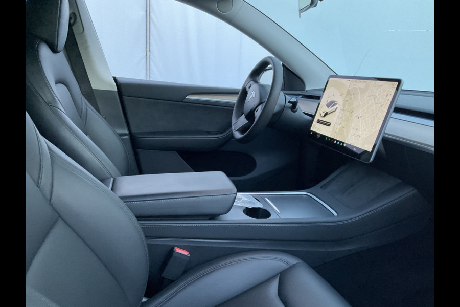 Tesla Model Y Long Range AWD 75 kWh 514pk Autopilot Stuur/Stoelverw Pano Trekhaak (1600kg)