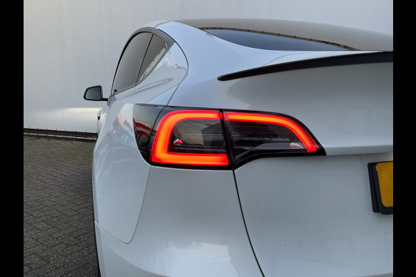 Tesla Model Y Long Range AWD 75 kWh 514pk Autopilot Stuur/Stoelverw Pano Trekhaak (1600kg)