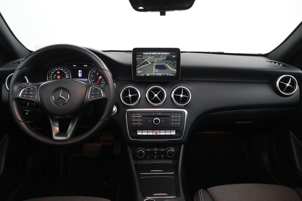 Mercedes-Benz A-Klasse 180 Lease Edition Plus(NL-auto, Panorama, Navi Groot, Parkeersensoren V+A, Cruise Con, Etc)