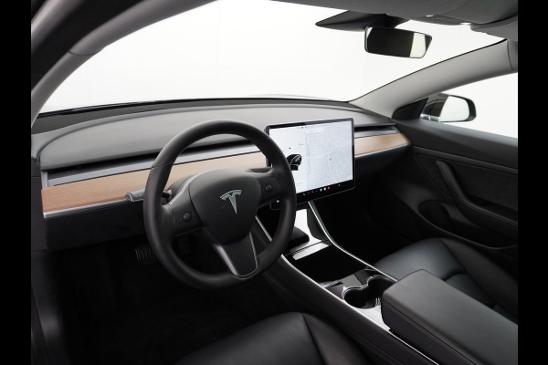 Tesla Model 3 Gereserveerd SR+ 60kWh 325PK AutoPilot FSD-computer-3 Leder PanoDak Adaptive-Cruise Premium-Luidsprekers Keyless via App Lmv 18" Camera's Ele WIFI Lane-Assist Speed-Assist Ecc Navi LED DAB Voorverwarmen interieur via App One-Pedal-Drive 1e Eigenaar Massa ledig voertuig 1.584kg Origineel Nederlandse auto