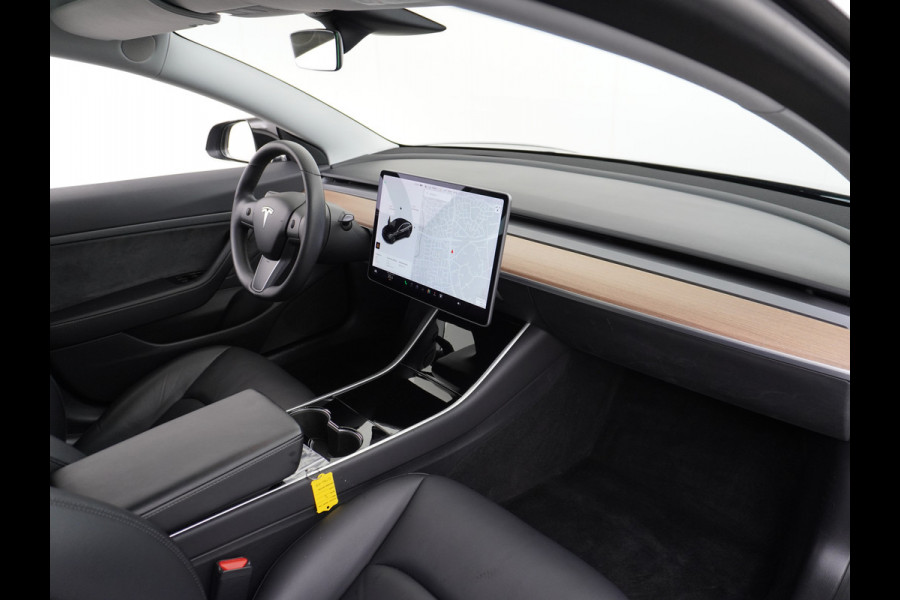 Tesla Model 3 Gereserveerd SR+ 60kWh 325PK AutoPilot FSD-computer-3 Leder PanoDak Adaptive-Cruise Premium-Luidsprekers Keyless via App Lmv 18" Camera's Ele WIFI Lane-Assist Speed-Assist Ecc Navi LED DAB Voorverwarmen interieur via App One-Pedal-Drive 1e Eigenaar Massa ledig voertuig 1.584kg Origineel Nederlandse auto