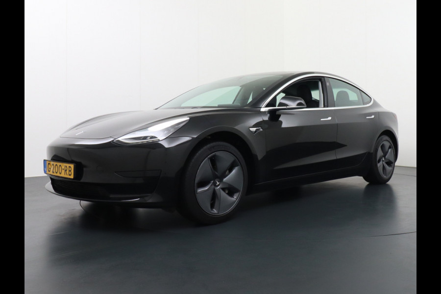 Tesla Model 3 Gereserveerd SR+ 60kWh 325PK AutoPilot FSD-computer-3 Leder PanoDak Adaptive-Cruise Premium-Luidsprekers Keyless via App Lmv 18" Camera's Ele WIFI Lane-Assist Speed-Assist Ecc Navi LED DAB Voorverwarmen interieur via App One-Pedal-Drive 1e Eigenaar Massa ledig voertuig 1.584kg Origineel Nederlandse auto