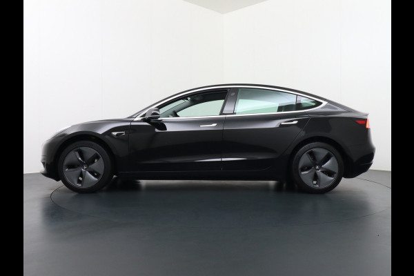 Tesla Model 3 Gereserveerd SR+ 60kWh 325PK AutoPilot FSD-computer-3 Leder PanoDak Adaptive-Cruise Premium-Luidsprekers Keyless via App Lmv 18" Camera's Ele WIFI Lane-Assist Speed-Assist Ecc Navi LED DAB Voorverwarmen interieur via App One-Pedal-Drive 1e Eigenaar Massa ledig voertuig 1.584kg Origineel Nederlandse auto