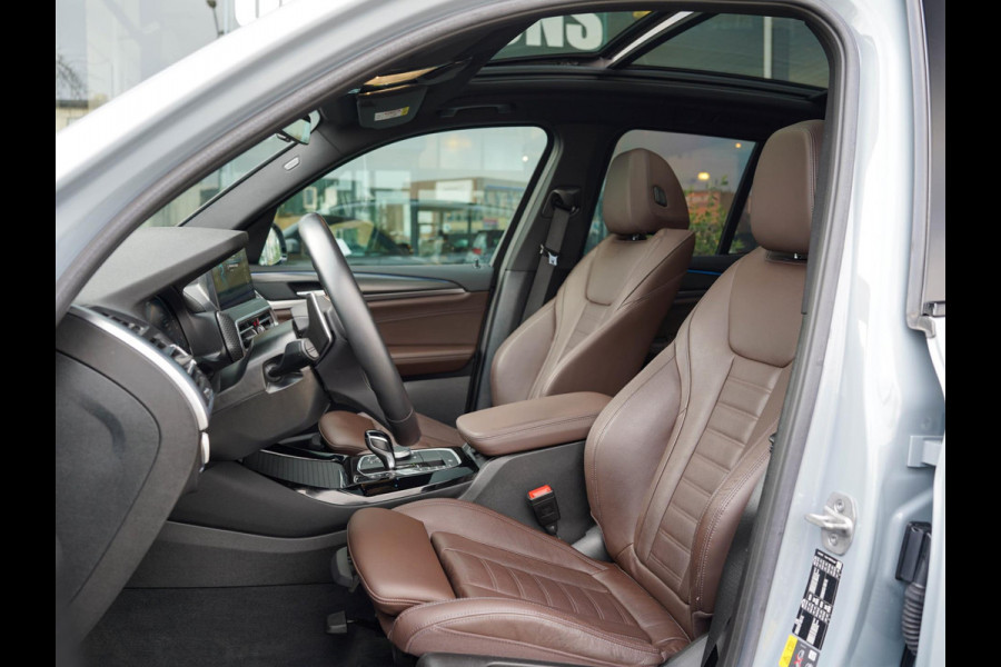 BMW X3 XDrive30e Business M-sport / Laser / Pano / 360 / Adaptive / Ambient / El. haak / HiFi / 20 inch