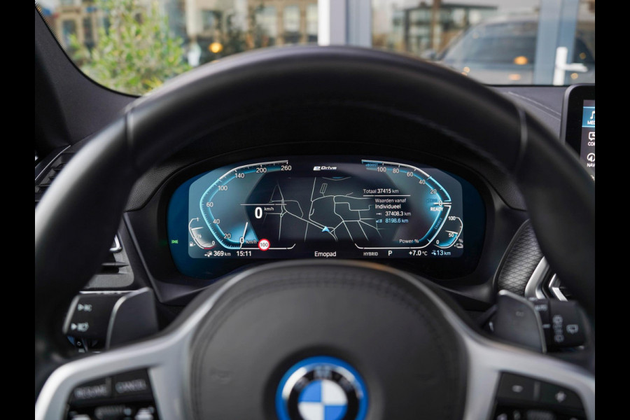 BMW X3 XDrive30e Business M-sport / Laser / Pano / 360 / Adaptive / Ambient / El. haak / HiFi / 20 inch