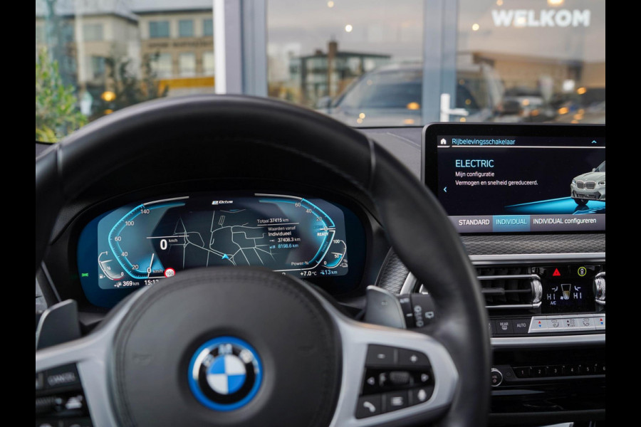 BMW X3 XDrive30e Business M-sport / Laser / Pano / 360 / Adaptive / Ambient / El. haak / HiFi / 20 inch