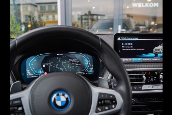 BMW X3 XDrive30e Business M-sport / Laser / Pano / 360 / Adaptive / Ambient / El. haak / HiFi / 20 inch