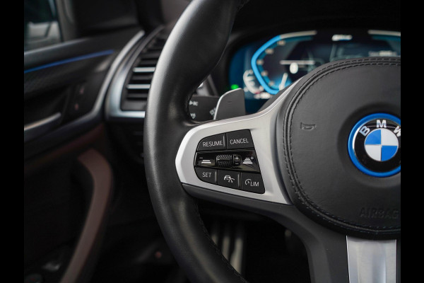 BMW X3 XDrive30e Business M-sport / Laser / Pano / 360 / Adaptive / Ambient / El. haak / HiFi / 20 inch