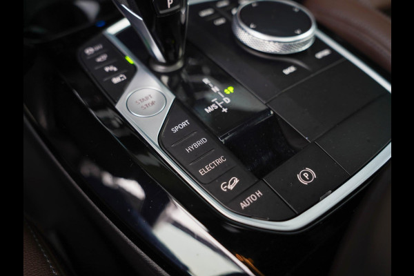 BMW X3 XDrive30e Business M-sport / Laser / Pano / 360 / Adaptive / Ambient / El. haak / HiFi / 20 inch