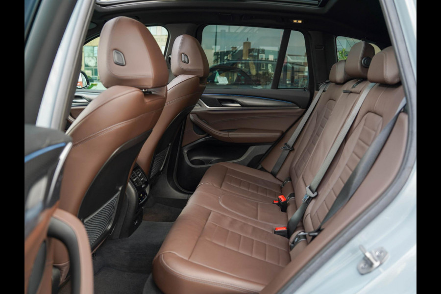 BMW X3 XDrive30e Business M-sport / Laser / Pano / 360 / Adaptive / Ambient / El. haak / HiFi / 20 inch