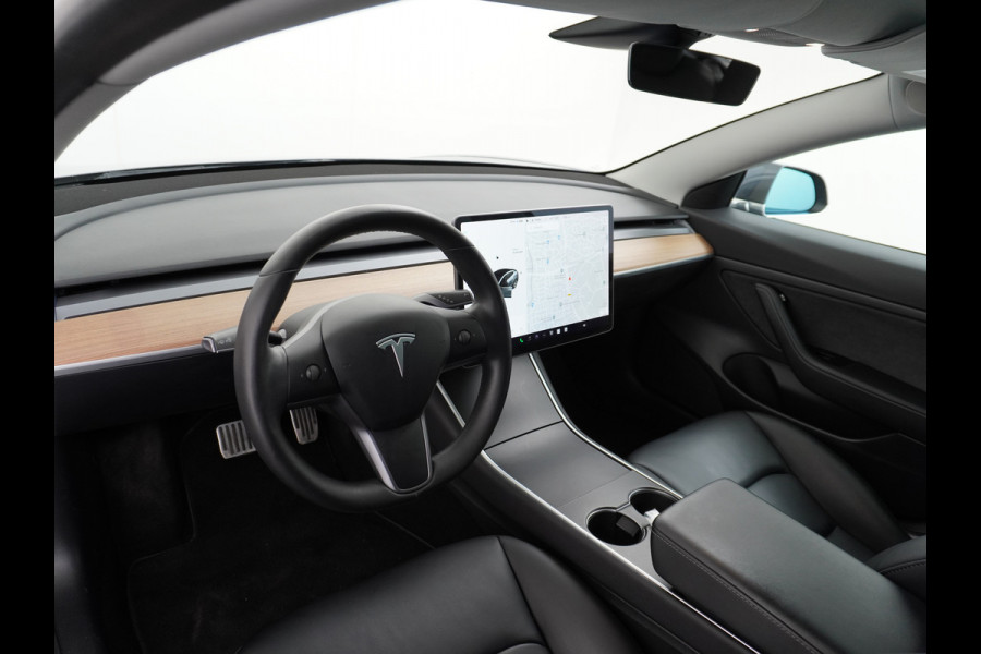 Tesla Model 3 SR+60kWh 326PK Privacy-Glass 19" AutoPilot FSD-computer-3 Premium-Luidsprekers Leer PanoDak Adaptive cruise Camera's Elektr.-Stu Ecc Navigatiesysteem full map LED-a+v Comfortstoel(en) ACC Dual-ECC DAB Voorverwarmen interieur via App Keyless via Telefoonsleutel One-Pedal-Drive Orig. Nederlandse Auto