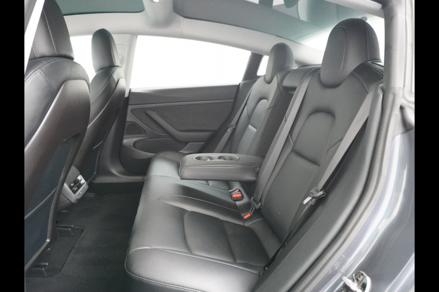 Tesla Model 3 SR+60kWh 326PK Privacy-Glass 19" AutoPilot FSD-computer-3 Premium-Luidsprekers Leer PanoDak Adaptive cruise Camera's Elektr.-Stu Ecc Navigatiesysteem full map LED-a+v Comfortstoel(en) ACC Dual-ECC DAB Voorverwarmen interieur via App Keyless via Telefoonsleutel One-Pedal-Drive Orig. Nederlandse Auto
