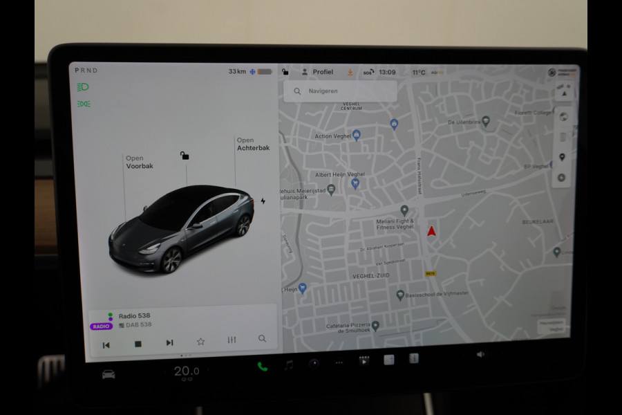 Tesla Model 3 SR+60kWh 326PK Privacy-Glass 19" AutoPilot FSD-computer-3 Premium-Luidsprekers Leer PanoDak Adaptive cruise Camera's Elektr.-Stu Ecc Navigatiesysteem full map LED-a+v Comfortstoel(en) ACC Dual-ECC DAB Voorverwarmen interieur via App Keyless via Telefoonsleutel One-Pedal-Drive Orig. Nederlandse Auto