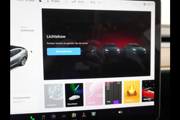 Tesla Model 3 SR+60kWh 326PK Privacy-Glass 19" AutoPilot FSD-computer-3 Premium-Luidsprekers Leer PanoDak Adaptive cruise Camera's Elektr.-Stu Ecc Navigatiesysteem full map LED-a+v Comfortstoel(en) ACC Dual-ECC DAB Voorverwarmen interieur via App Keyless via Telefoonsleutel One-Pedal-Drive Orig. Nederlandse Auto
