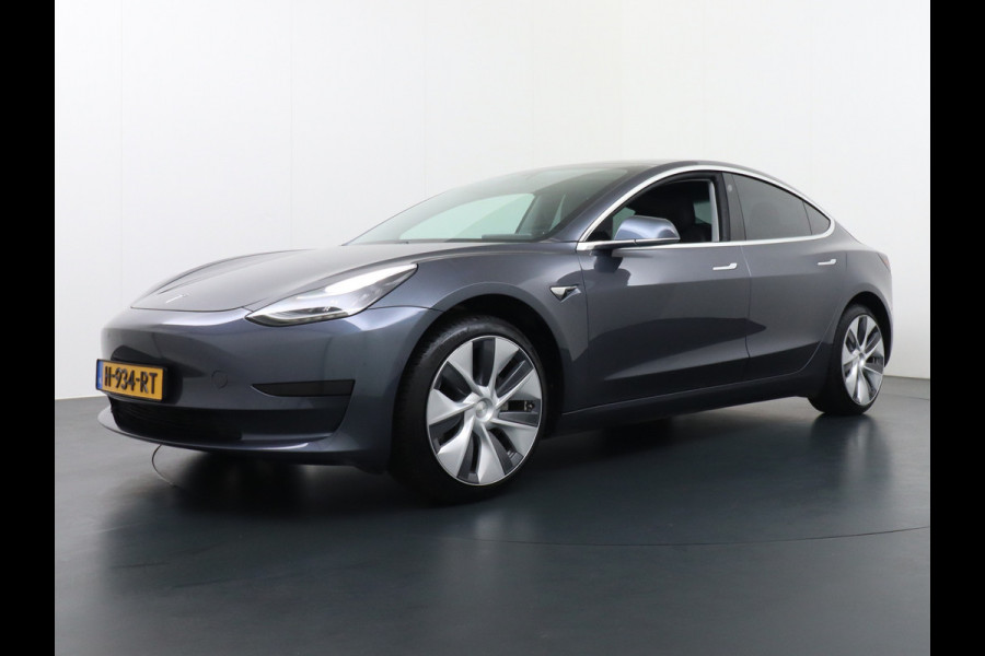 Tesla Model 3 SR+60kWh 326PK Privacy-Glass 19" AutoPilot FSD-computer-3 Premium-Luidsprekers Leer PanoDak Adaptive cruise Camera's Elektr.-Stu Ecc Navigatiesysteem full map LED-a+v Comfortstoel(en) ACC Dual-ECC DAB Voorverwarmen interieur via App Keyless via Telefoonsleutel One-Pedal-Drive Orig. Nederlandse Auto