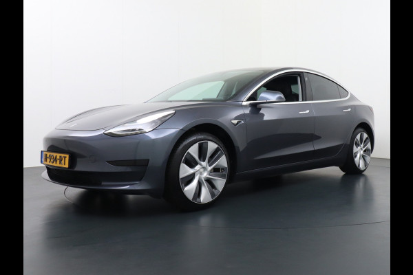 Tesla Model 3 SR+60kWh 326PK Privacy-Glass 19" AutoPilot FSD-computer-3 Premium-Luidsprekers Leer PanoDak Adaptive cruise Camera's Elektr.-Stu Ecc Navigatiesysteem full map LED-a+v Comfortstoel(en) ACC Dual-ECC DAB Voorverwarmen interieur via App Keyless via Telefoonsleutel One-Pedal-Drive Orig. Nederlandse Auto