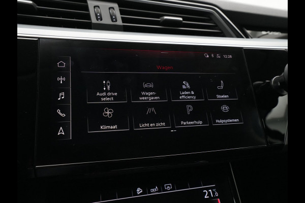 Audi e-tron e-tron 50 quattro Launch edition plus 71 kWh Panorama Trekhaak Leder Memory 21