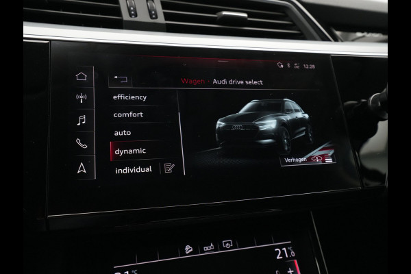 Audi e-tron e-tron 50 quattro Launch edition plus 71 kWh Panorama Trekhaak Leder Memory 21