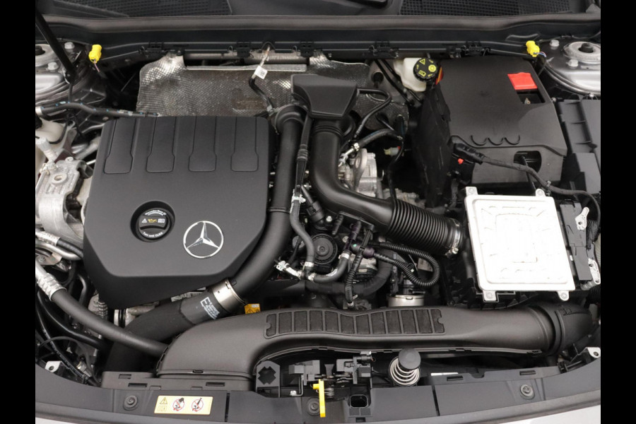 Mercedes-Benz A-Klasse 200 Premium BLACK WIDE-SCREEN SFEERVERLICHTING LEER