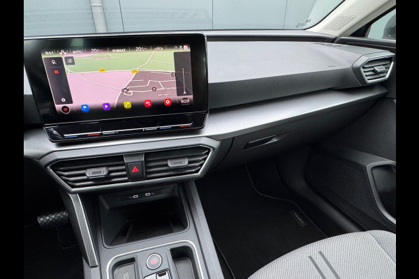 Seat Leon 1.5 eTSI Style Launch Edition * AppleCarPlay * Camera * Trekhaak *