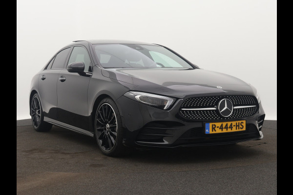 Mercedes-Benz A-Klasse 180 Business Solution AMG | AMG-Styling | Panoramadak | Multibeam LED | NIghtpakket | 18 inch Multispaaks velgen | Sfeerverlichting | Navigatie | Smartphone-integratie | Inclusief 24 maanden MB Certified garantie voor Europa.