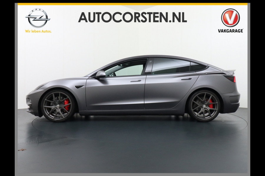 Tesla Model 3 Performance 513pk Bodykit-Startech-(Brabus) Warmtepomp Elec.-Achterklep AWD  0-100 3,4 sec. 20" FSD-vb. AutoPilot Carbon Spoiler Pdc Wifi Ecc 4wd Rode Remklauwen Carbon-Spoiler Dual Motor Long Range 75kWh 1e Eigenaar, Orig. NL-auto Staalgrijs gewrapt. Carbonlook delen interieur Unieke uitvoering!!