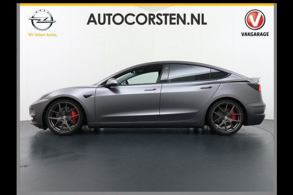 Tesla Model 3 Performance 513pk Bodykit-Startech-(Brabus) Warmtepomp Elec.-Achterklep AWD  0-100 3,4 sec. 20" FSD-vb. AutoPilot Carbon Spoiler Pdc Wifi Ecc 4wd Rode Remklauwen Carbon-Spoiler Dual Motor Long Range 75kWh 1e Eigenaar, Orig. NL-auto Staalgrijs gewrapt. Carbonlook delen interieur Unieke uitvoering!!