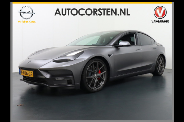 Tesla Model 3 Performance 513pk Bodykit-Startech-(Brabus) Warmtepomp Elec.-Achterklep AWD  0-100 3,4 sec. 20" FSD-vb. AutoPilot Carbon Spoiler Pdc Wifi Ecc 4wd Rode Remklauwen Carbon-Spoiler Dual Motor Long Range 75kWh 1e Eigenaar, Orig. NL-auto Staalgrijs gewrapt. Carbonlook delen interieur Unieke uitvoering!!