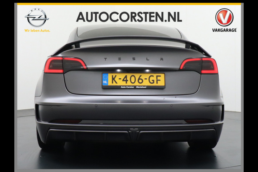 Tesla Model 3 Performance 513pk Bodykit-Startech-(Brabus) Warmtepomp Elec.-Achterklep AWD  0-100 3,4 sec. 20" FSD-vb. AutoPilot Carbon Spoiler Pdc Wifi Ecc 4wd Rode Remklauwen Carbon-Spoiler Dual Motor Long Range 75kWh 1e Eigenaar, Orig. NL-auto Staalgrijs gewrapt. Carbonlook delen interieur Unieke uitvoering!!