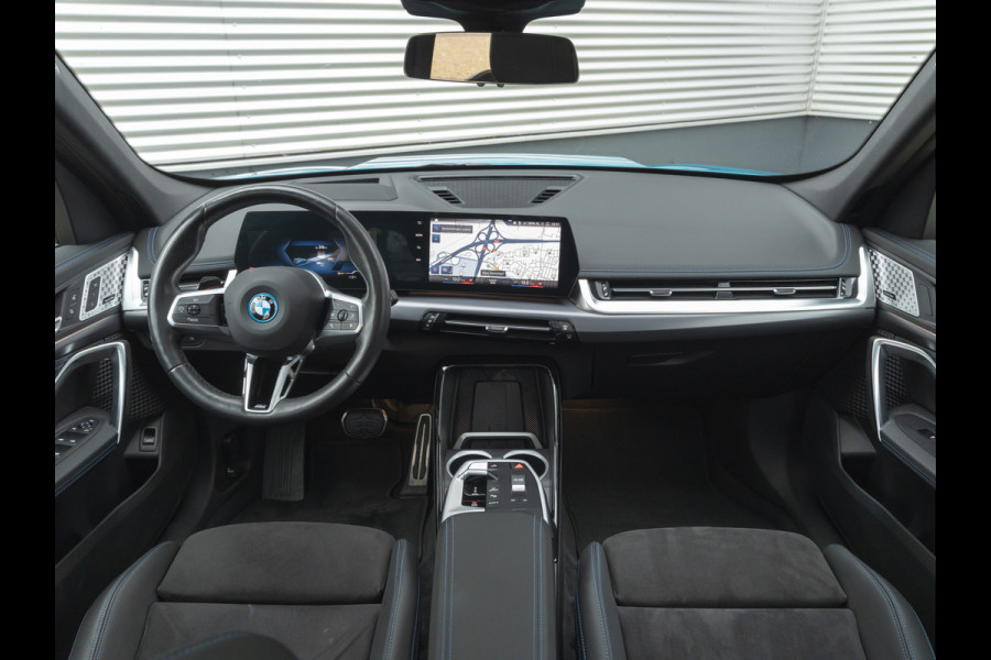 BMW iX1 xDrive30 M-Sport - Pano - Harman Kardon - Driving Ass Plus - Head-Up