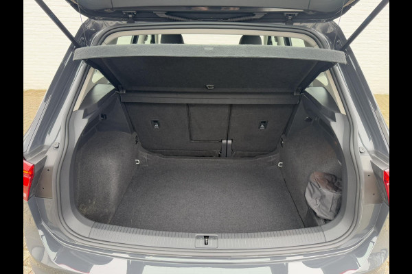 Volkswagen Tiguan 1.5 TSI Life Nieuw model Led Clima Safety pack Pdc Mooie kleur Nette auto!