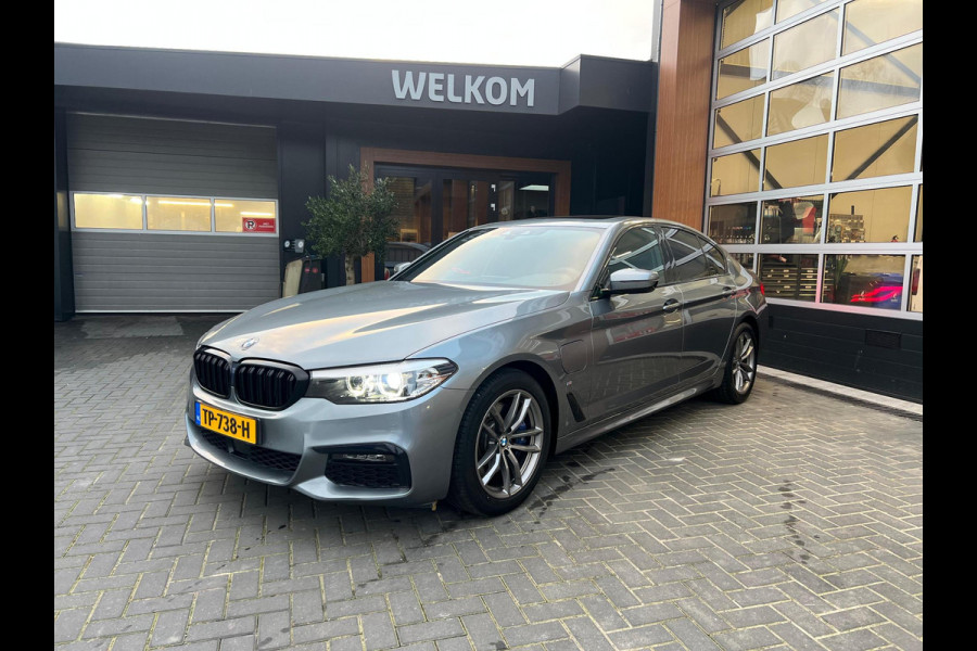 BMW 5 Serie 530e iPerformance Executive | M-Pakket | Schuifdak | Camera | Dealer Onderhouden | NL-Auto |