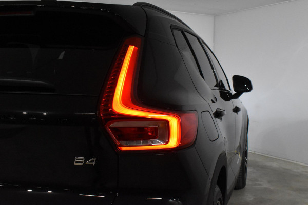 Volvo XC40 B4 211PK Automaat Plus Dark / Lighting Pack / Connect Nubuck bekleding / 20'' velgen / Extra getint glas