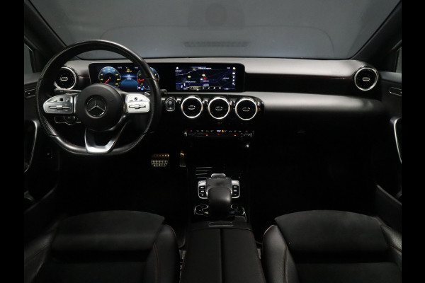 Mercedes-Benz A-Klasse 200 AMG Sport [CAMERA, APPLE CARPLAY, ANDROID, STOELVERWARMING, PDC V+A, CRUISE, CLIMATE, NIEUWSTAAT]