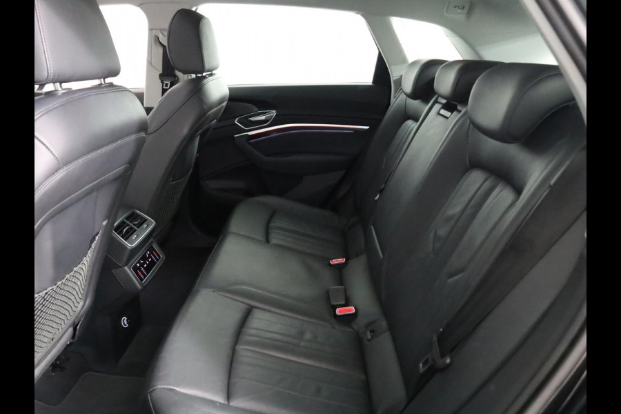 Audi e-tron 50 quattro Business edition Plus 71 kWh 313pk | Navigatie | Panoramadak | Trekhaak (afneembaar) | Lederen bekleding | Assistentiepakket Tour | Elektrisch verstelbare voorstoelen |