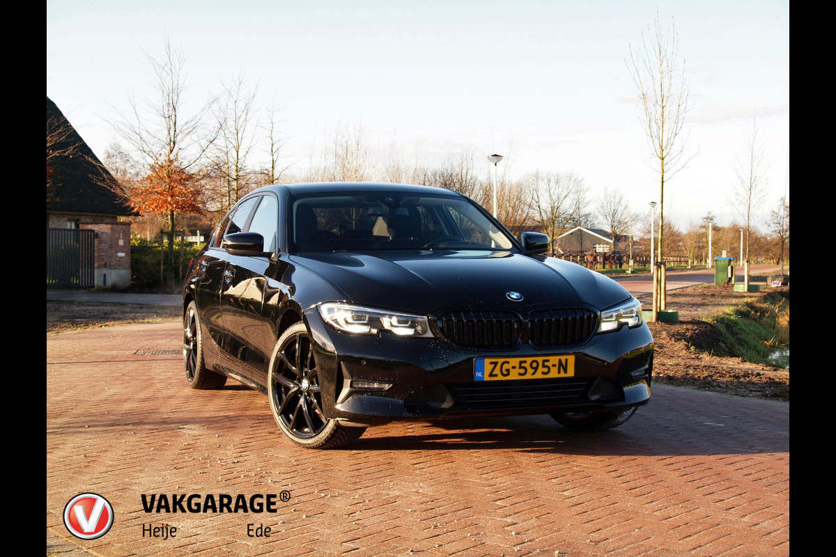 BMW 3-serie 320i Executive Edition | Apple Carplay | Black Optic | 19-Inch | NL-Auto |