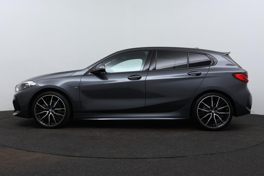 BMW 1-serie 118i High Executive M-Sport (Carplay, Navi Pro, PDC V+A, Etc)