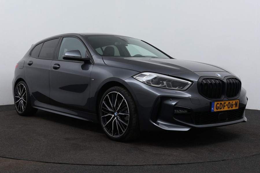 BMW 1-serie 118i High Executive M-Sport (Carplay, Navi Pro, PDC V+A, Etc)