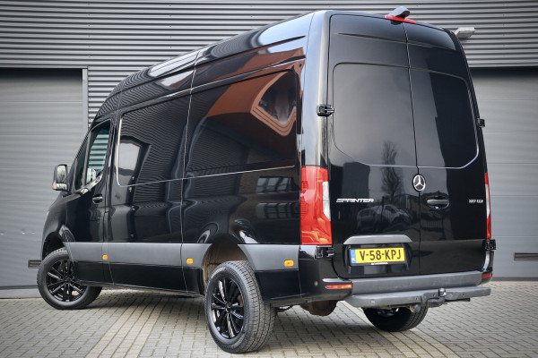 Mercedes-Benz Sprinter 317 1.9 CDI L2H2 | Camera | CarPlay | LED | Trekhaak | Leder | 3-Zitter | BPM Vrij | Airco | F1 Flippers | MF Stuur | Dealer onderhouden | Nieuwe APK