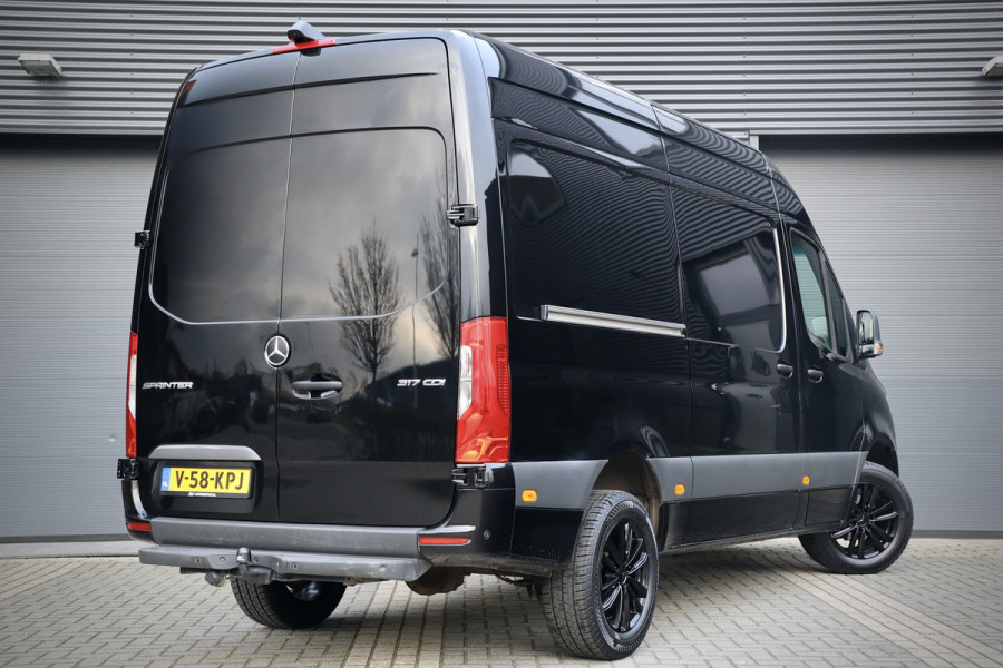 Mercedes-Benz Sprinter 317 1.9 CDI L2H2 | Camera | CarPlay | LED | Trekhaak | Leder | 3-Zitter | BPM Vrij | Airco | F1 Flippers | MF Stuur | Dealer onderhouden | Nieuwe APK