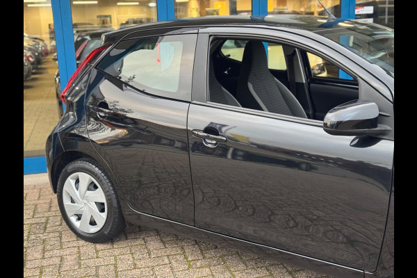 Toyota Aygo 1.0 VVT-i x-play 2018 Zwart AIRCO LM NAP 1e Eig!